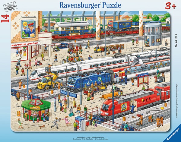 Ravensburger (06161) - "At the Train Station" - 14 brikker puslespil
