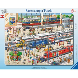Ravensburger (06161) - "At the Train Station" - 14 brikker puslespil