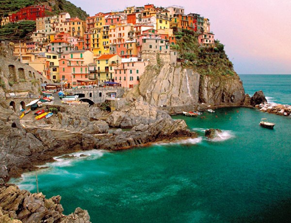 Ravensburger (16615) - "Cinque Terre, Italy" - 2000 brikker puslespil